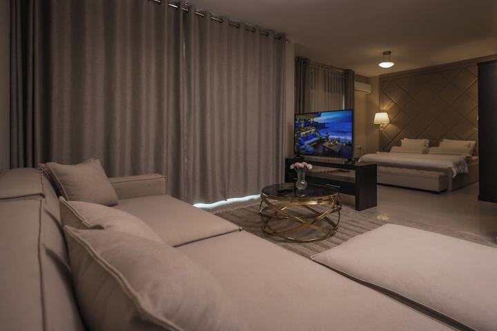 Room 5 of 19