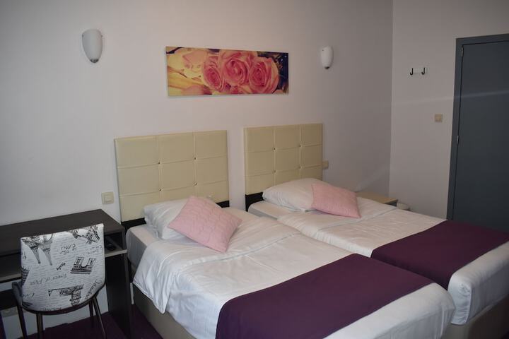 Room 10 of 70