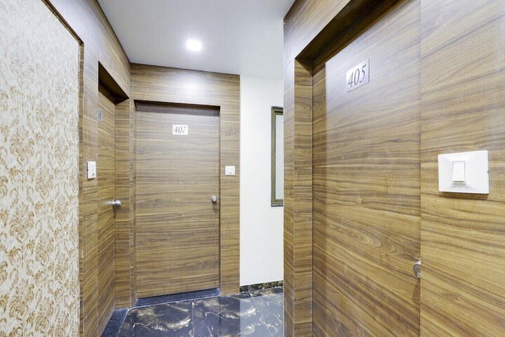 Ballroom/Hall 27 of 35