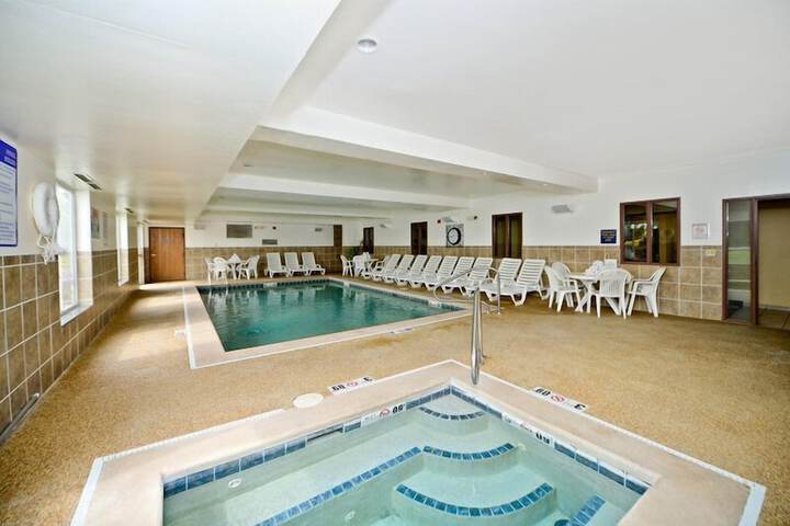 Indoor spa tub