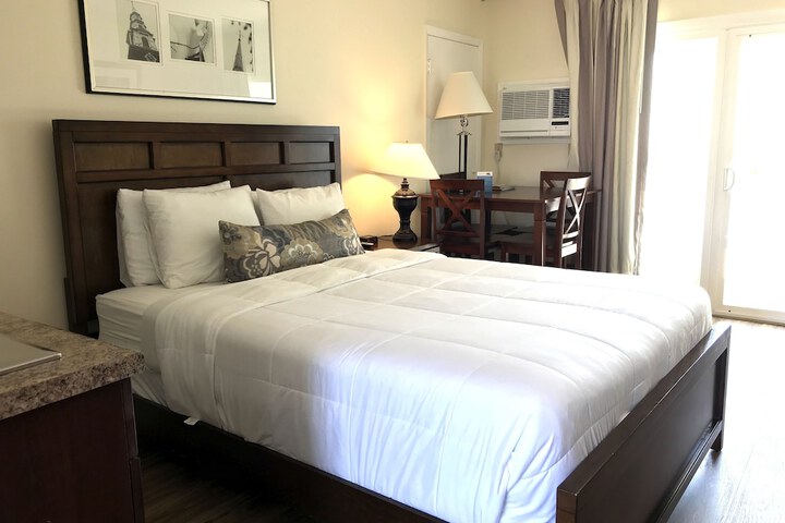 1 King Bed Ocean View (1 of 8)