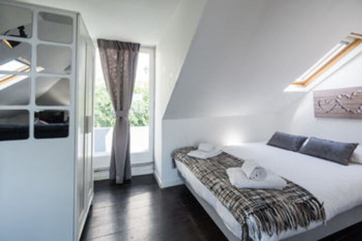 Room 42 of 118