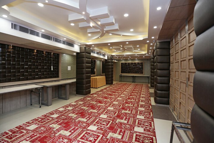Ballroom/Hall 29 of 32