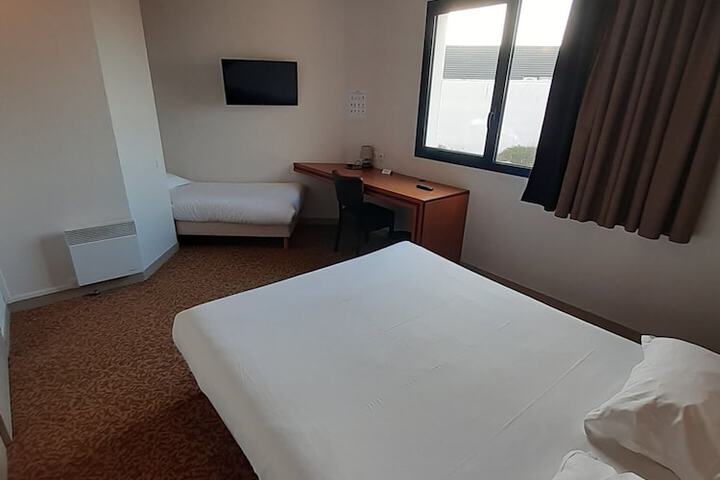 Room 10 of 40