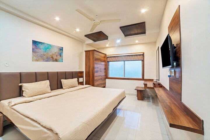 Room 12 of 33