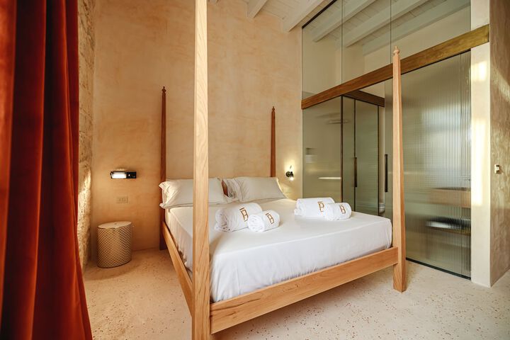 Room 8 of 72