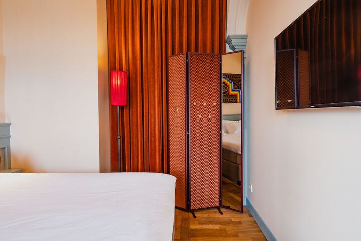 Room 26 of 239