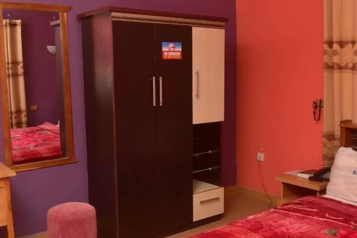 Room 4 of 13