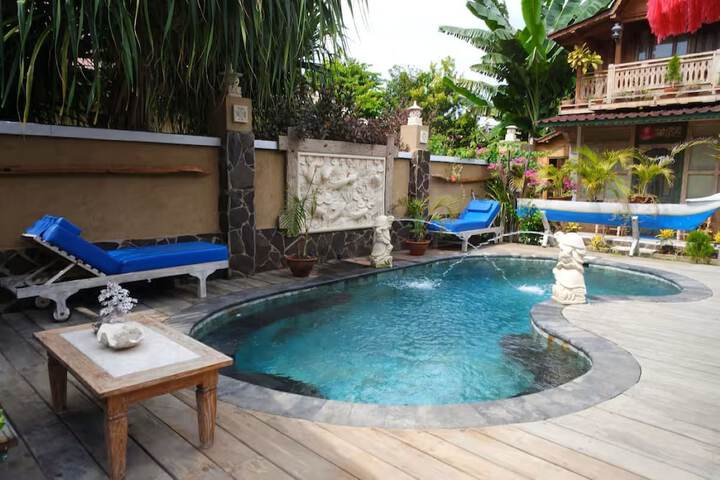 Hotel Pool