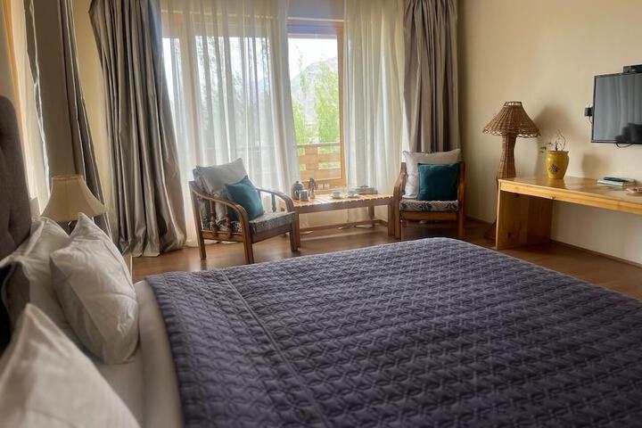 Room 8 of 13
