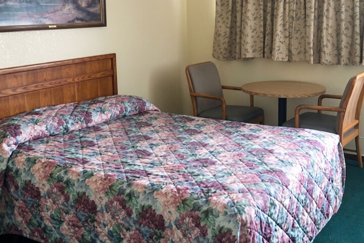 Room 8 of 27