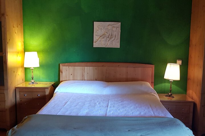 Room 12 of 110