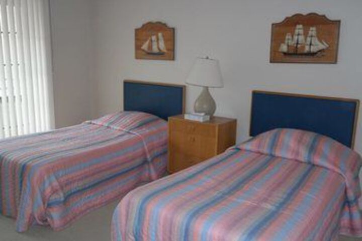 Room 6 of 15