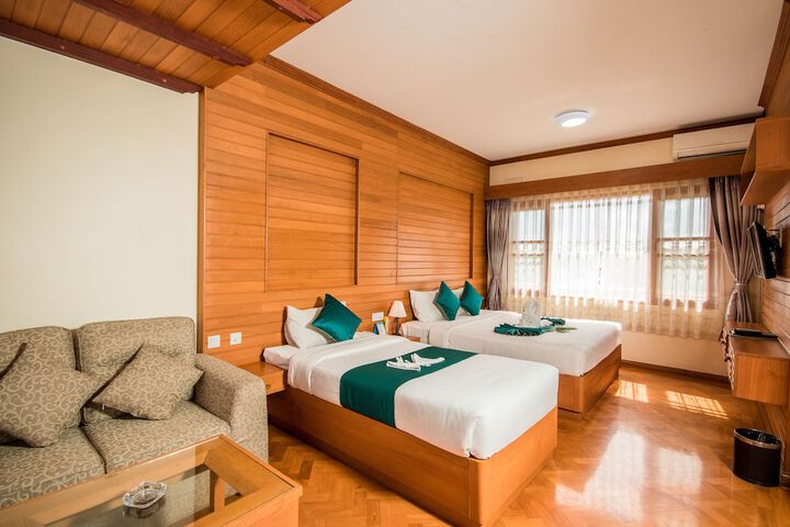 Room 8 of 28