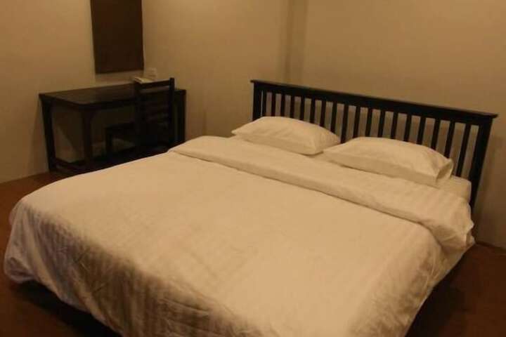 Room 5 of 32