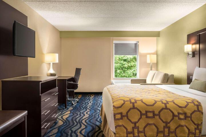 1 King Bed (4 of 15)