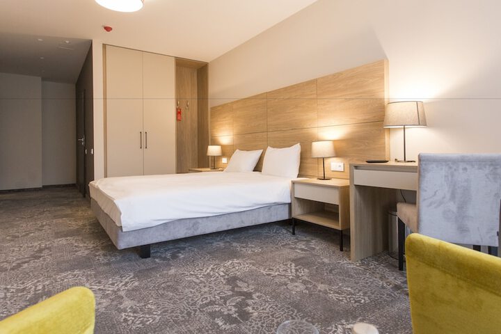 Room 7 of 32