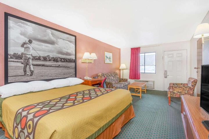 1 King Bed (3 of 5)