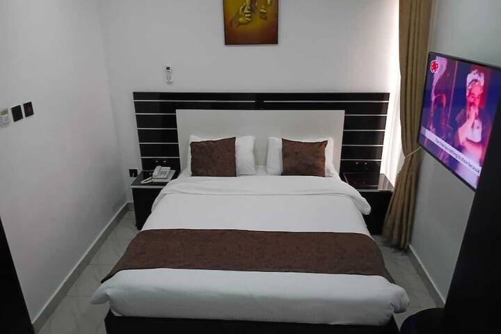 Room 6 of 15