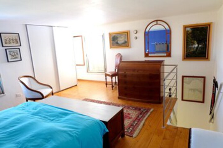Room 28 of 100