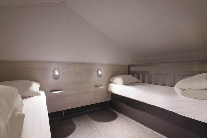 Room 8 of 40