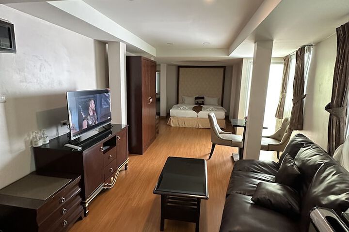 Room 21 of 38