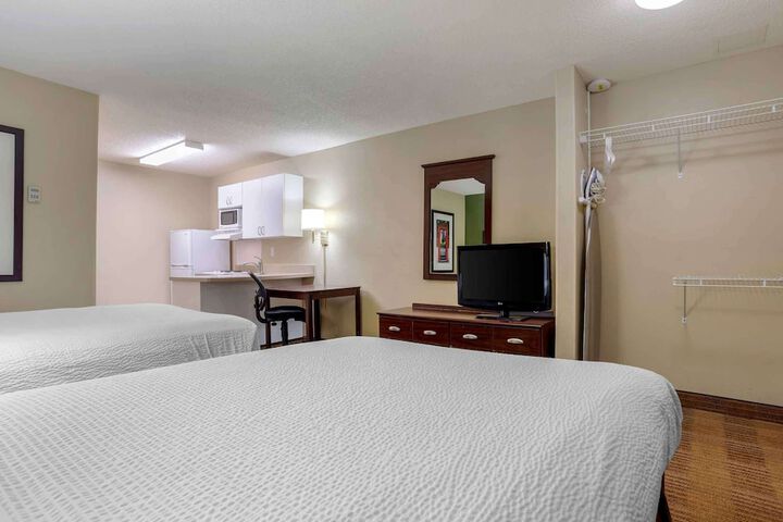 Double Accessible Queen Size Bed (6 of 6)