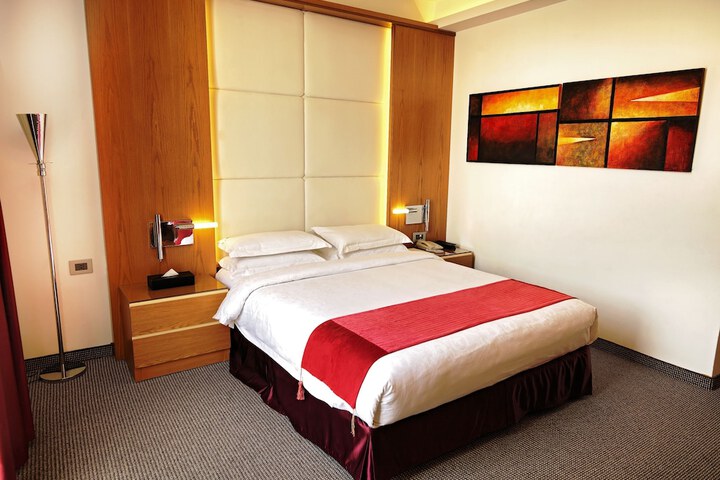 Room 32 of 54