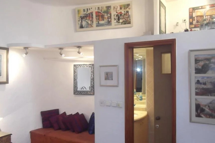 Room 3 of 9