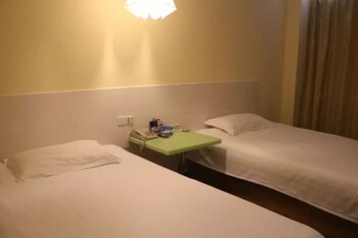Room 10 of 38