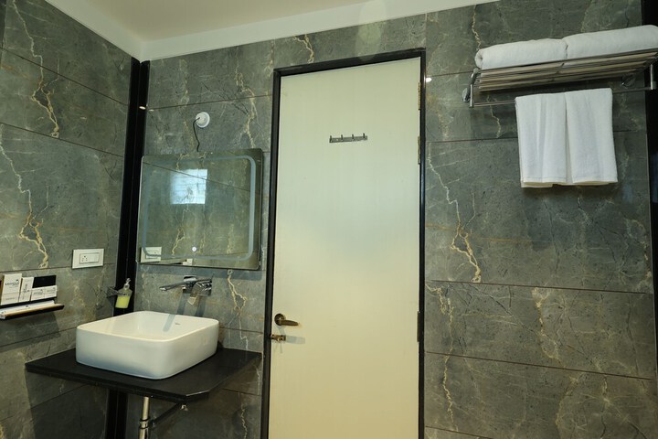 Room 42 of 75