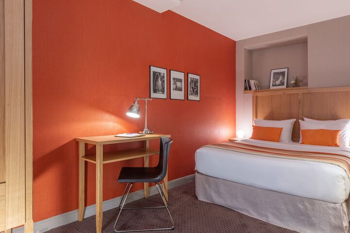 Room 9 of 49