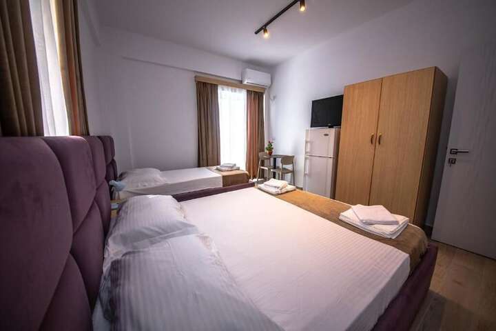 Room 93 of 163