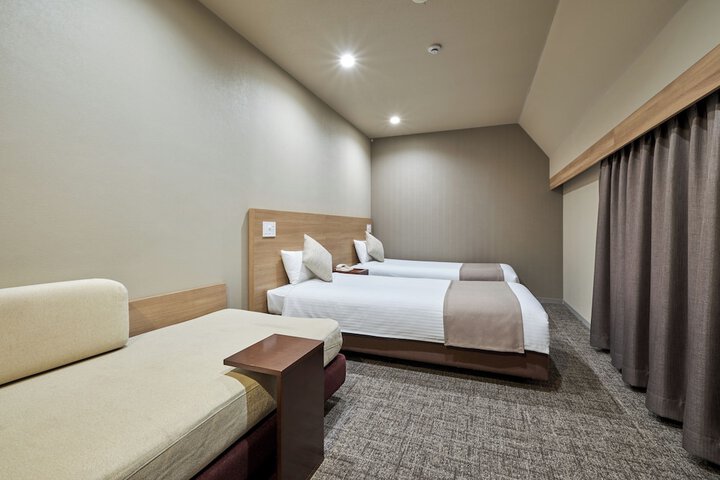 Room 8 of 22