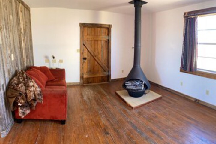 Room 17 of 38