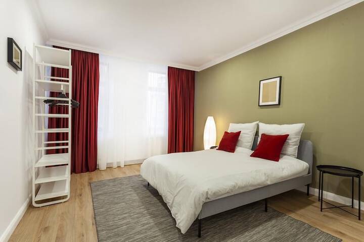 Room 5 of 33