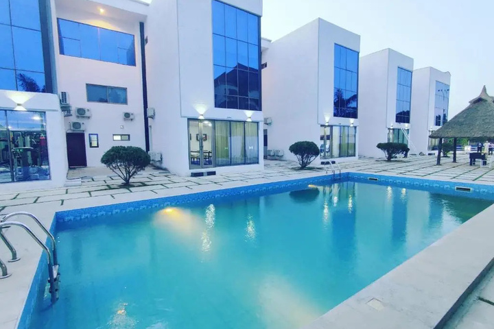 Pool 17 of 26
