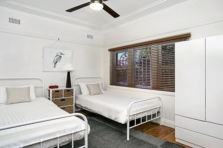 Room 2 of 8