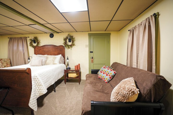 Room 36 of 230