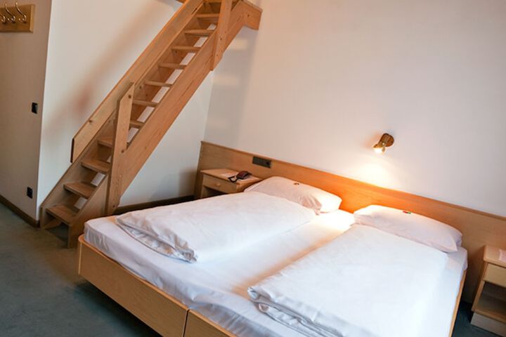 Room 5 of 31