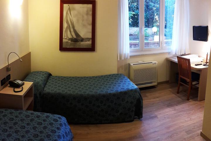 Room 10 of 78