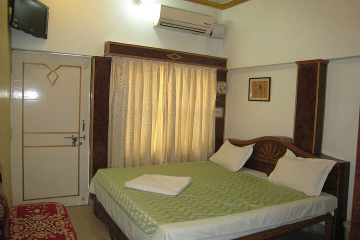 Room 6 of 38