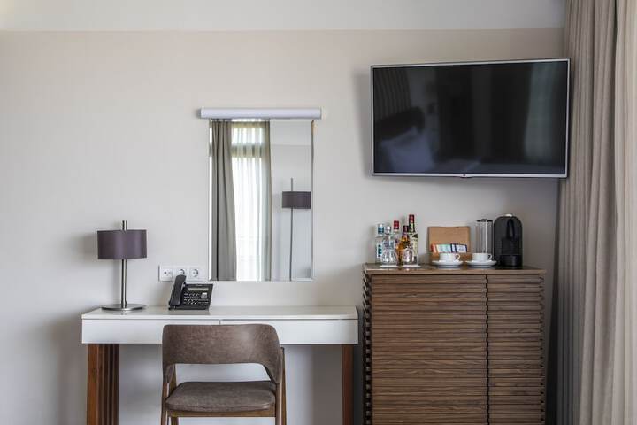 Room 19 of 105