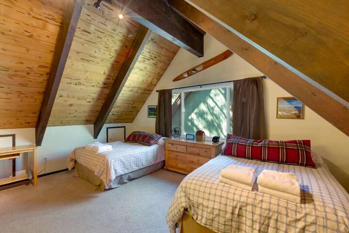 Room 4 of 9