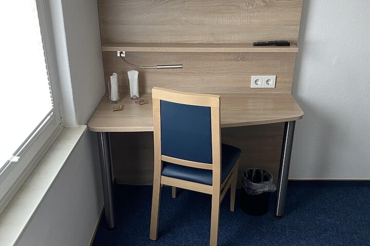 Room 13 of 30