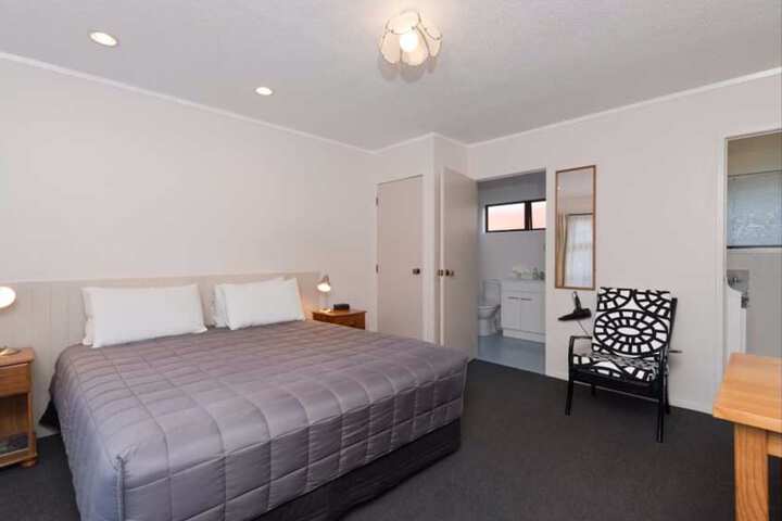 Room 4 of 107