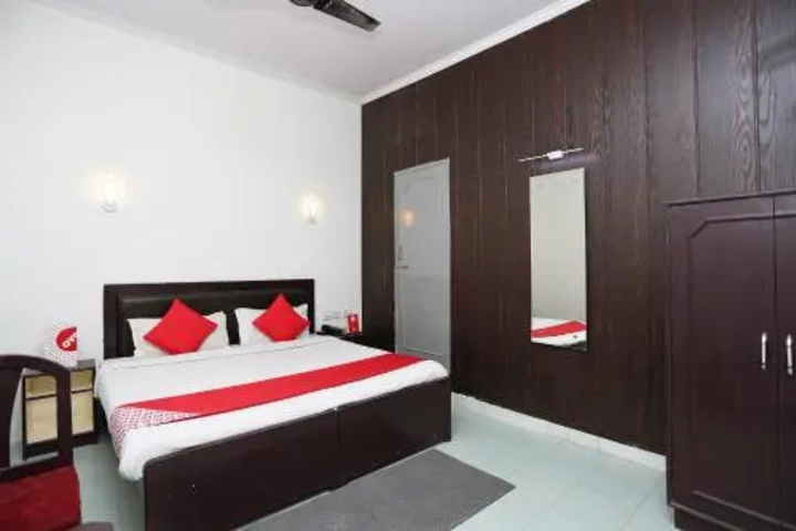 Room 3 of 8