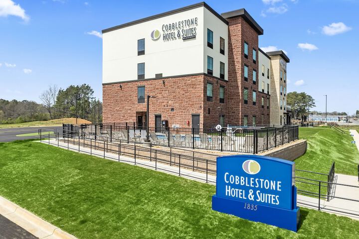 Cobblestone Hotel & Suites - Cullman in Cullman, AL