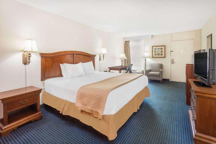 1 King Bed (1 of 5)