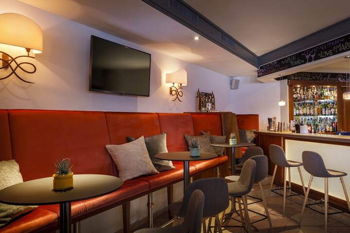 Lounge 56 of 64